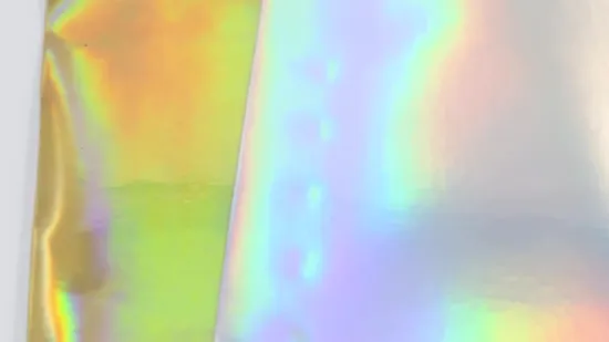 Materiale in PU morbido e genuino al tatto, motivo in rilievo in pelle per la realizzazione della tomaia della scarpa